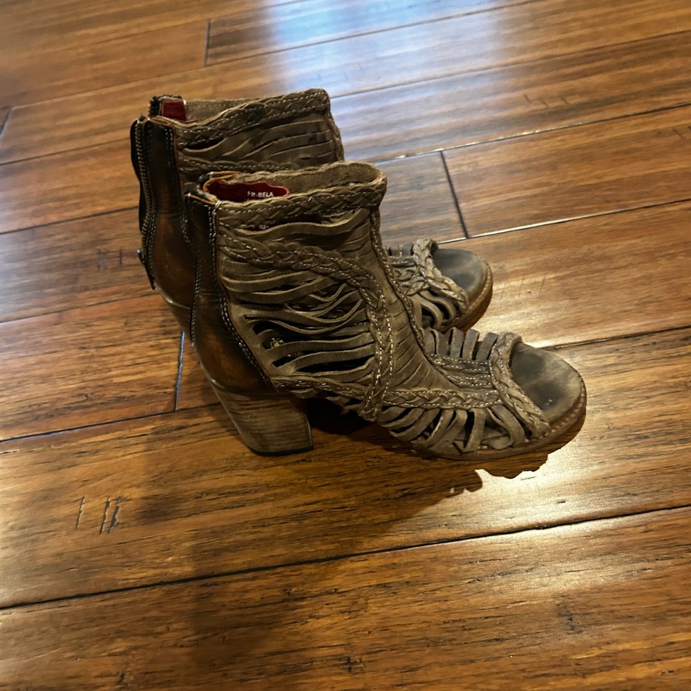 Freebird Brown Sandals with Distressed Leather Bela worn a few times size 8